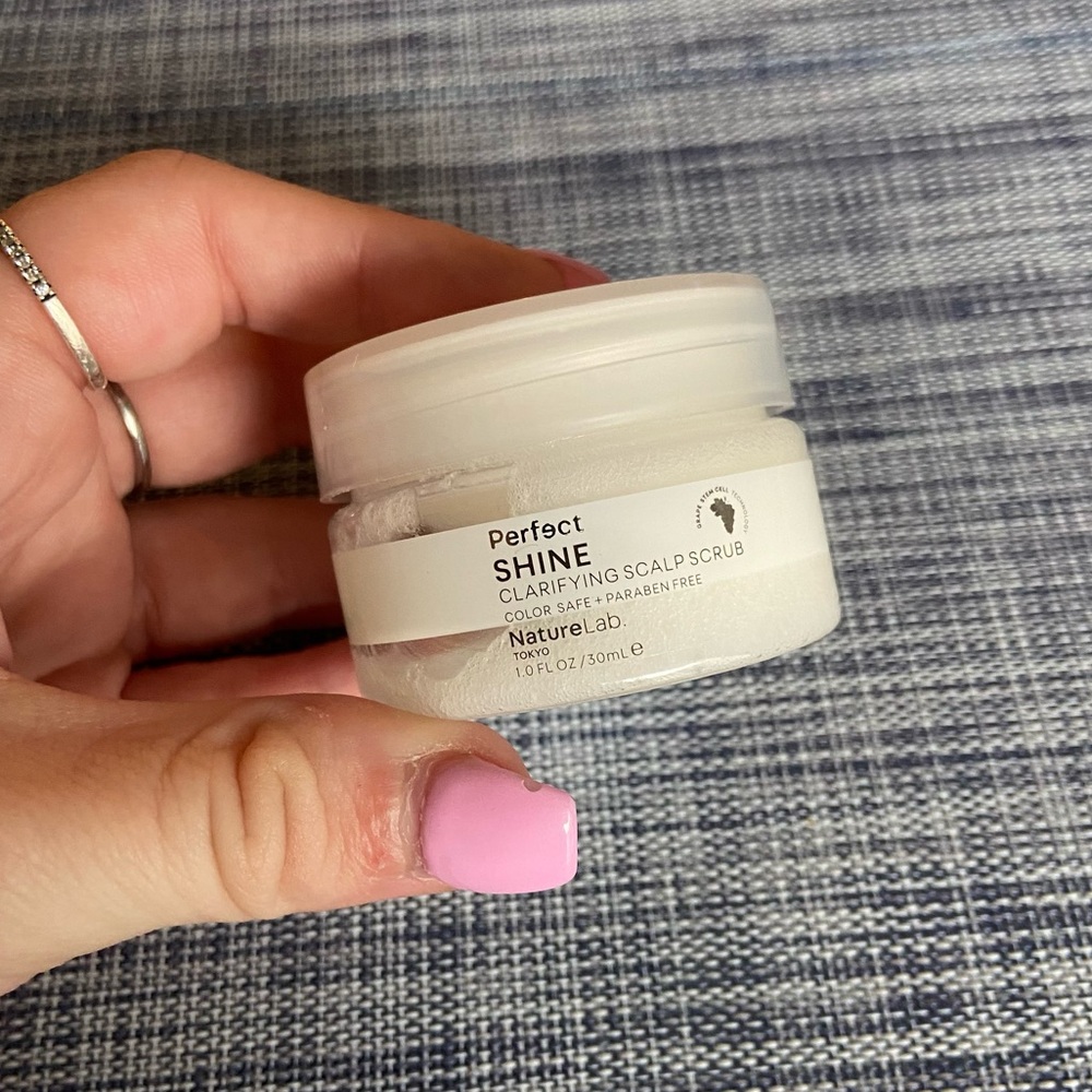 NatureLab. Tokyo perfect shine clarifying scalp scrub